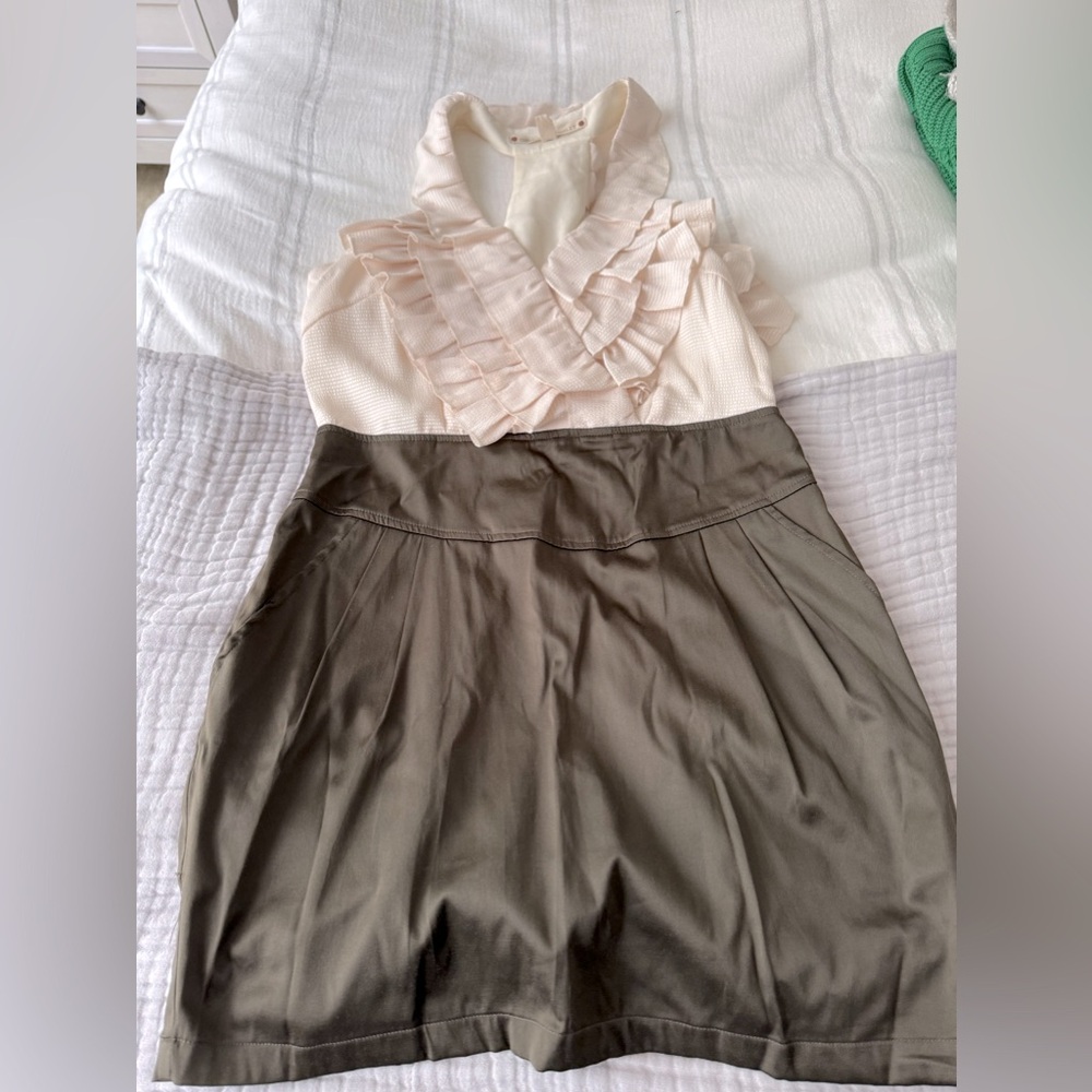 Size large (fits more like a medium)